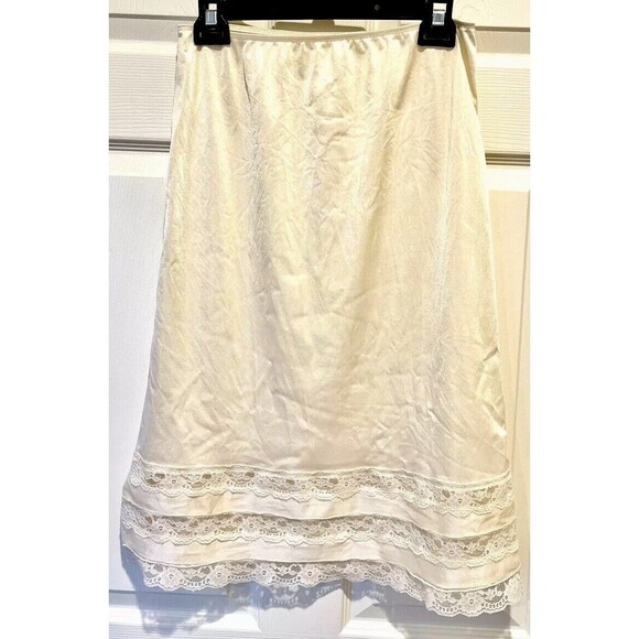 Vintage Movie Star RN 15411 USA Made Ivory Lace 100% Nylon Half Slip - Size M - Picture 1 of 2
